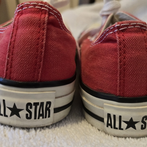 CHUCK TAYLOR UNISEX ALL STAR RED CONVERSE LOW TOP M5 W7 Pre-owned EUC - Picture 4 of 11